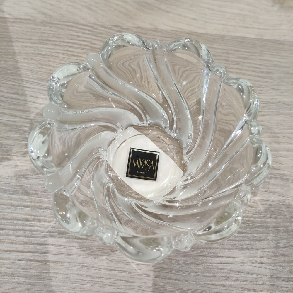 Mikasa Clear Swirl Glass Bowl
